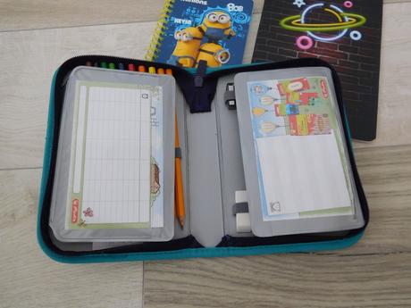 Perační plne vybavený, 2x notesík, top top stav,, 