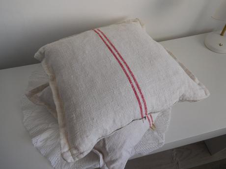 Vankúše menšie , vačšie, podlhovasté,, 