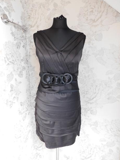 Kvalitne velmi pekne strečove šaty, 36