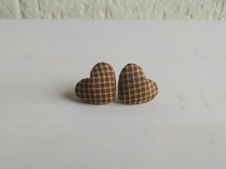 Kárované srdiečka na ušká, 