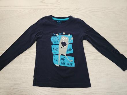 Tmavomodré tričko, lupilu,110