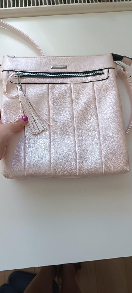 Krásna kabelka silviarosa s poštou, 