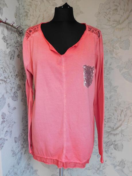 Kvalitne damske trendy tričko, 42