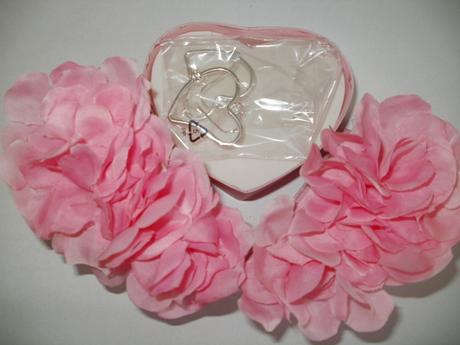 Náušničky v tvare srdiečka v darčekovom balení,