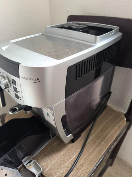 Automatický kávovar delonghi magnifica s, 