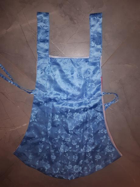 Saténová zástera v krásnej darčekovej krab, 