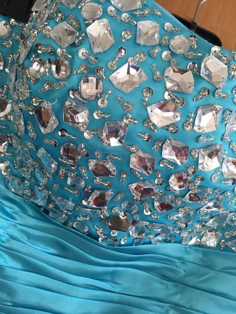 Spoločenské šaty, m