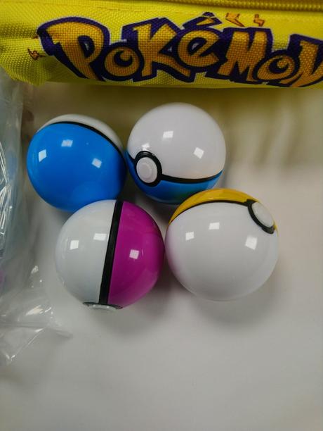 Sada 10 pokeball 144 figúrok pokémon taška pikachu,