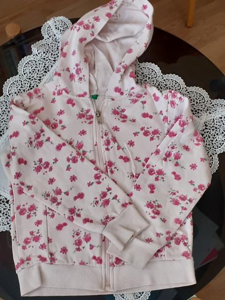 Dievcenska kvietkovana mikina, benetton,122