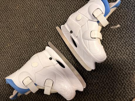 Nastavitelne ľadové korcule, 33