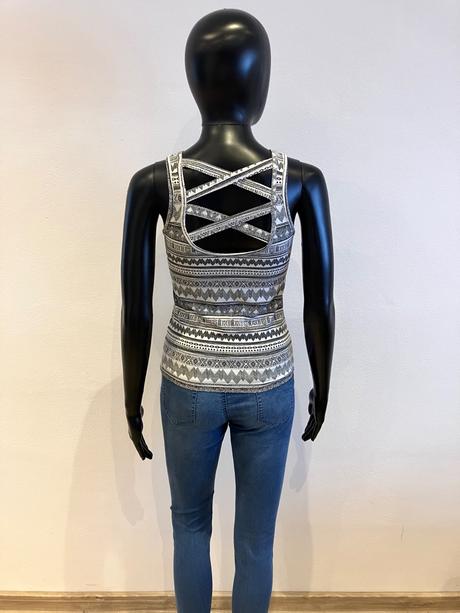 Čiernobiely top (s), clockhouse,s