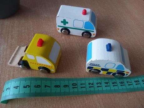 Drevený žeriav s magnetom a autá na koľajnice, 