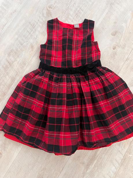 Šaty vianočné, 110