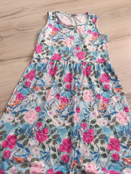 Krásne kvietkované šaty, gate,s