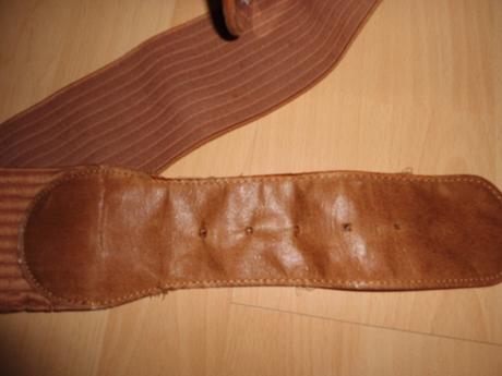 Hnedy elasticky opasok, 