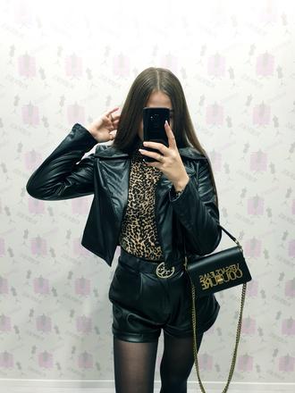 Krásne koženkové krátke sáčko, s