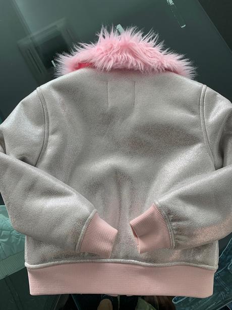 Juicy couture kozusinova strieborná bombera, 110