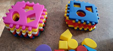 Vkladacie kocky - geometrické tvary,