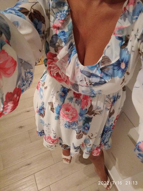 Krásne kvetinkove saty, m