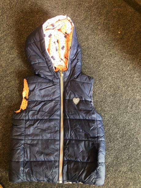 Obojstranná bundicka bez rukávov, c&a,86