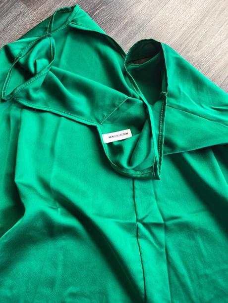 Luxusne satenove saty, 