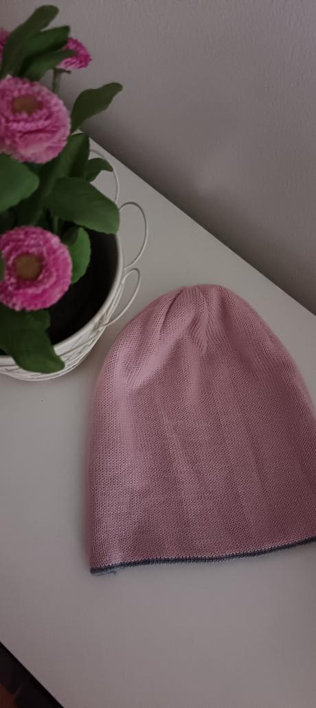 Púdrovo ružová čiapka,