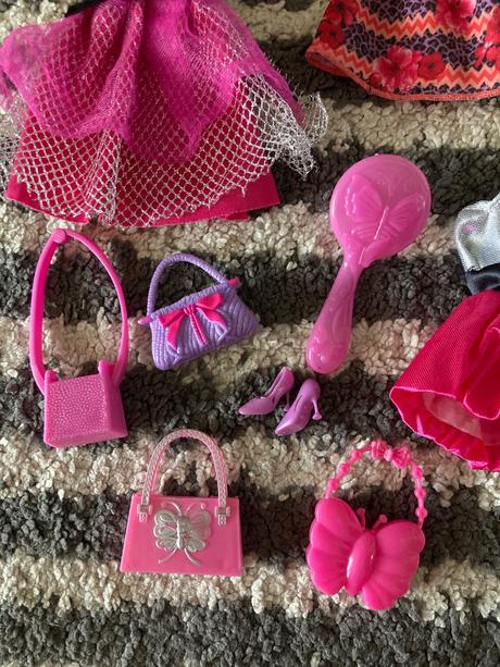Šaty a doplnky pre barbie, 
