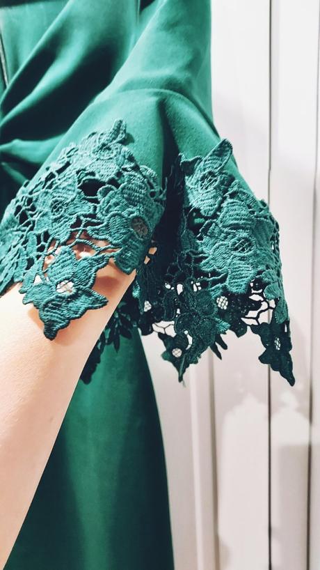 Šaty s nádhernými rukávmi, 36