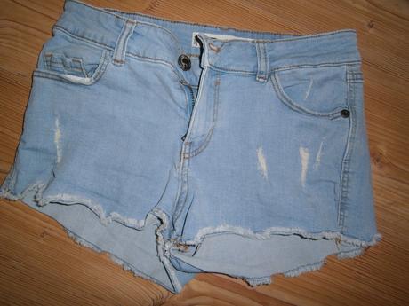 Kraťasy po 3 eur/ks, s