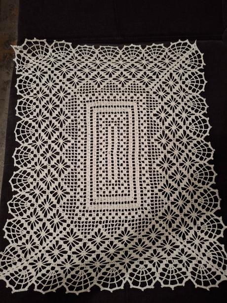 Obrus ručná práca  50 x 62 cm, 