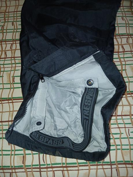 Oteplovaky čierne, trespass, l