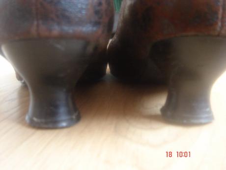 Hnede nizke lodicky s brosnou - dizajn popraskanej, 39