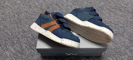 Botasky, deichmann,23