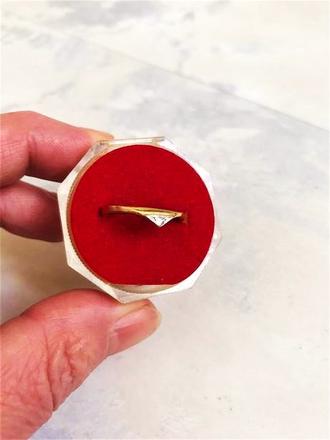 Zlatý jemný prsteň,