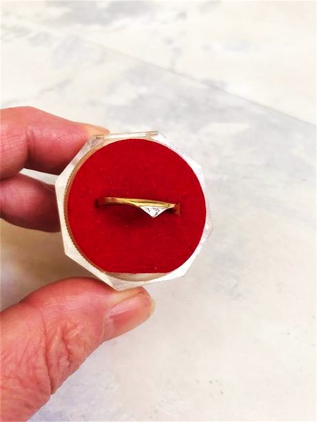 Zlatý jemný prsteň, 