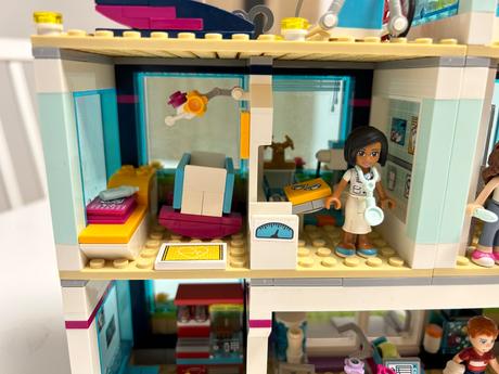 Lego friends 41318 nemocnica,