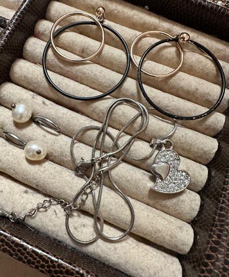 Set bižutérie náušnice 2x + náhrdelník so srdi, 