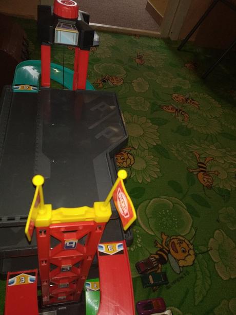 Parkovací garáž dickie + autá, 