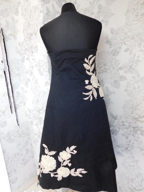 Kvalitne velmi pekne korzetove šaty, 38