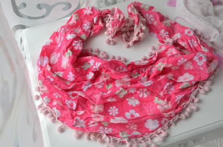 Brmbolcový šál, takko