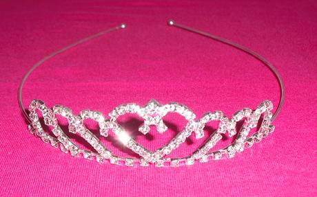 Svadobna srdieckova celenka s kamienkami,