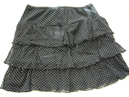 Čierna sukňa s bielymi bodkami, m