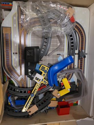 Drevená vlakova stanica z lidl, 