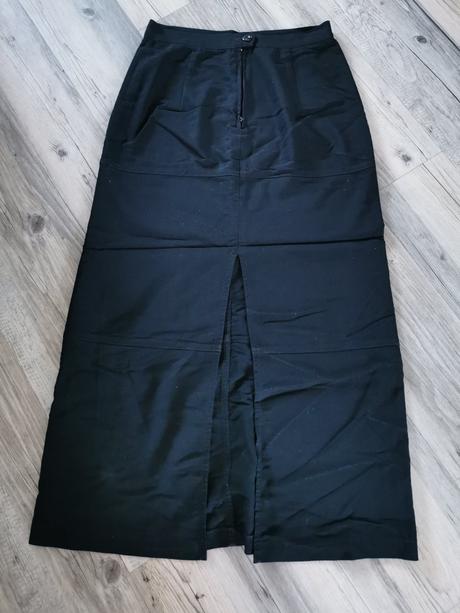 Čierna dlhá sukňa na jeseň, s