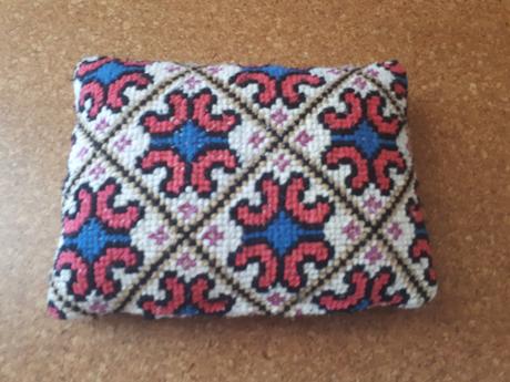 Krasny rucne vysivany mini vankus obliecka, 