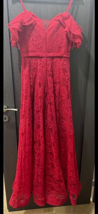 Krásne červené šaty, 38