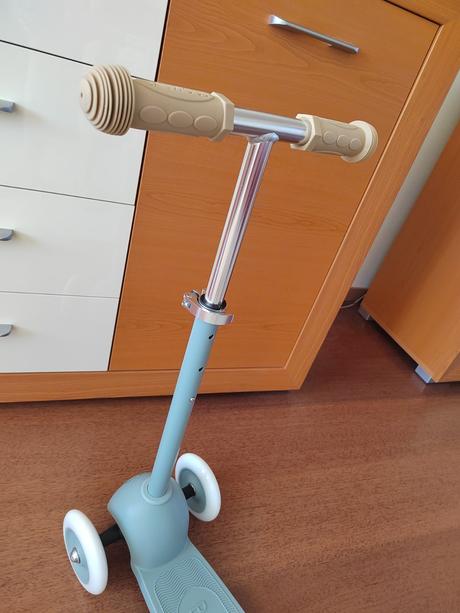 Banwood eco trojkolesová kolobežka - teal,