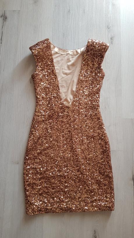 Trblietavé šaty, m