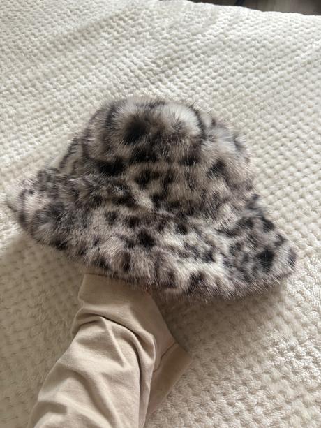 Chlpatý vzorovaný klobúk, 