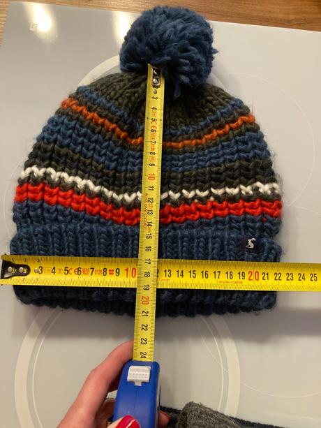 Joules pasikovana čiapka s bambulou top stav, 122